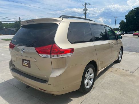Used 2013 Toyota Sienna LE FWD image 6
