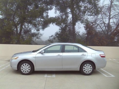 Used 2009 Toyota Camry LE image 3