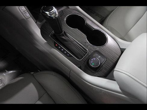 Used 2019 GMC Acadia SLT AWD/4WD image 15