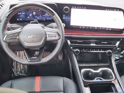 Used 2024 Chevrolet Traverse RS image 27