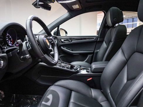 Used 2025 Porsche Macan image 54