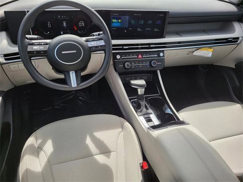 Certified 2025 Hyundai Tucson SE image 14