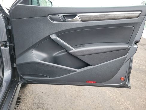 Used 2017 Volkswagen Passat 1.8T SE image 18