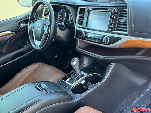 Certified 2017 Toyota Highlander Limited FWD image 13