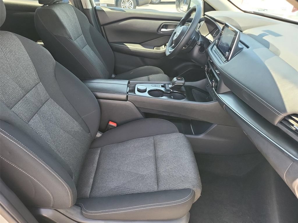 Used 2024 Nissan Rogue SV AWD/4WD image 19