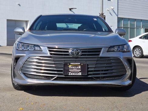 Used 2019 Toyota Avalon XLE w/ Moonroof Package image 5