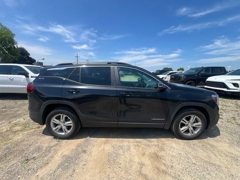 Used 2024 GMC Terrain SLE w/ Driver Convenience Package AWD/4WD image 4