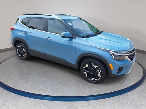 Used 2024 Kia Seltos EX FWD image 3