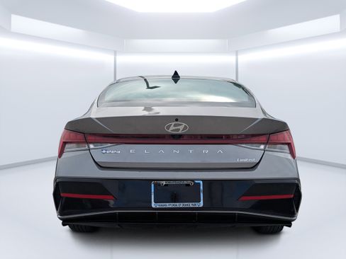 Certified 2025 Hyundai Elantra Limited image 5