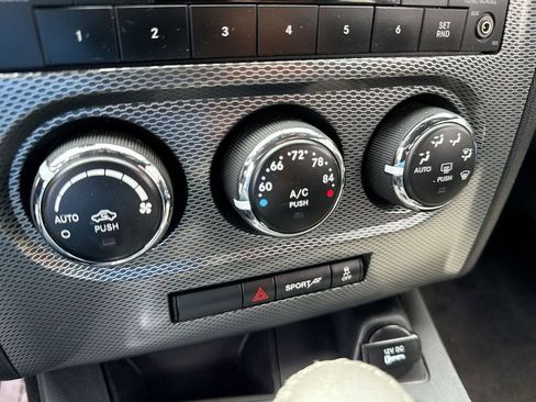 Used 2013 Dodge Challenger R/T image 17