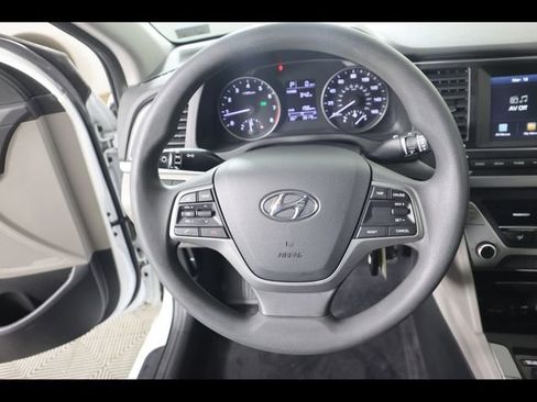 Used 2017 Hyundai Elantra SE image 21