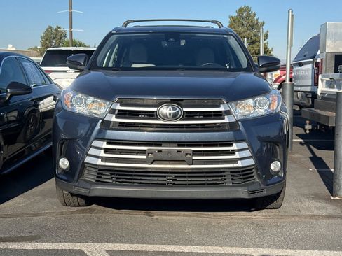 Used 2017 Toyota Highlander XLE AWD/4WD image 2