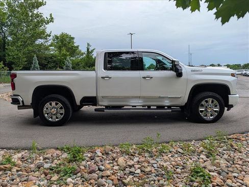 Used 2024 Chevrolet Silverado 2500 High Country w/ High Country Premium Package AWD/4WD image 6