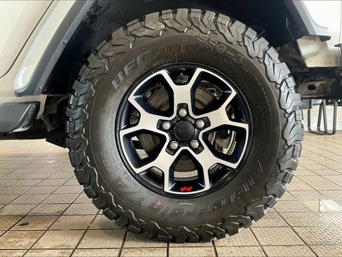 Used 2020 Jeep Wrangler Unlimited Sahara AWD/4WD image 31