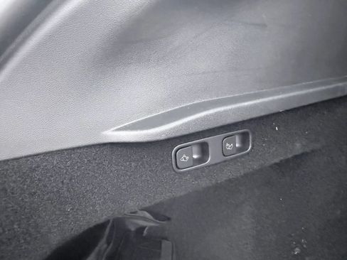 Used 2024 Tesla Model Y Long Range AWD/4WD image 20