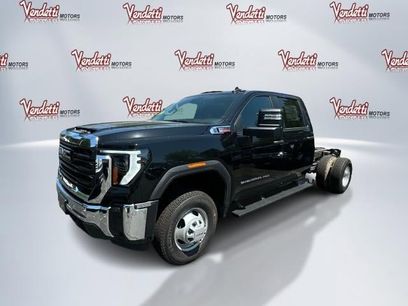 New 2025 GMC Sierra 3500 Pro w/ Convenience Package