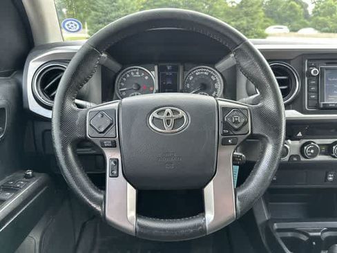 Used 2017 Toyota Tacoma SR5 w/ Tow Package AWD/4WD image 6