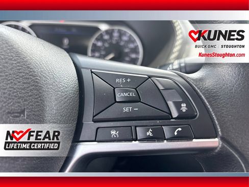 Used 2025 Nissan Sentra SV FWD image 22