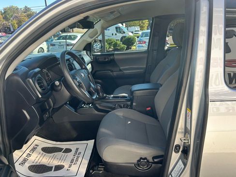 Used 2019 Toyota Tacoma SR image 9