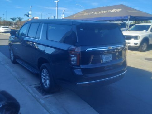 Used 2024 Chevrolet Suburban LT image 2