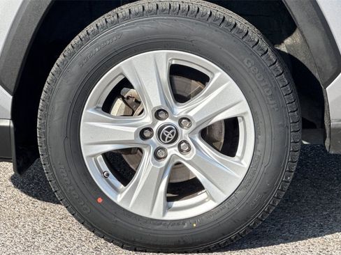 Used 2021 Toyota RAV4 LE image 24