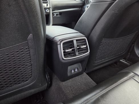 Used 2025 Genesis G70 2.5T image 19