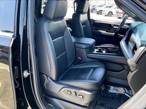 Used 2025 Chevrolet Tahoe LT AWD/4WD image 6