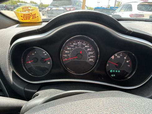 Used 2013 Dodge Avenger SE FWD image 19