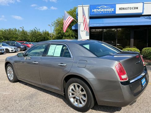 Used 2011 Chrysler 300 Limited RWD image 21