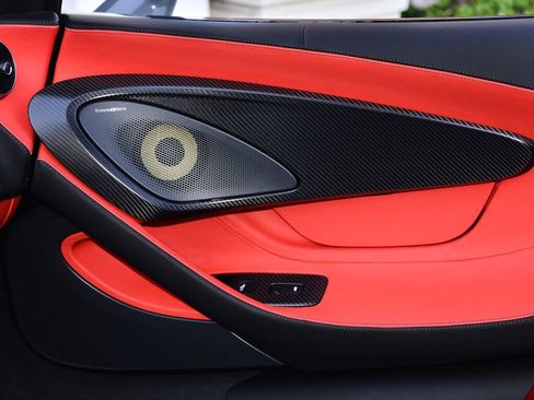 Used 2020 McLaren 600LT Spider RWD image 17