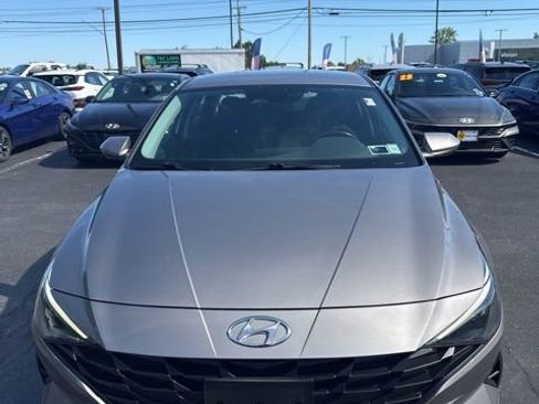 Used 2023 Hyundai Elantra SEL w/ Convenience Package FWD image 1