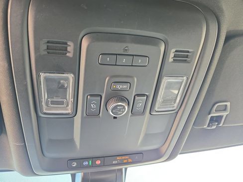 Used 2022 GMC Yukon XL Denali AWD/4WD image 40