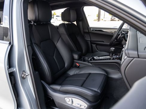 Certified 2026 Porsche Macan AWD/4WD image 43