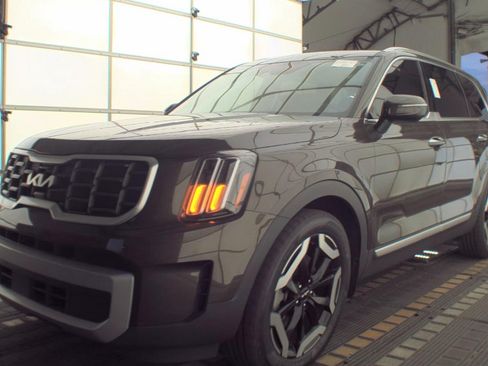 Used 2024 Kia Telluride S w/ S Sunroof Package FWD image 1