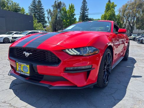 Used 2018 Ford Mustang Coupe RWD image 8