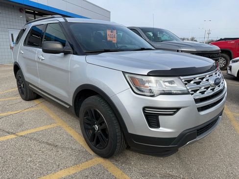 Used 2019 Ford Explorer XLT image 1