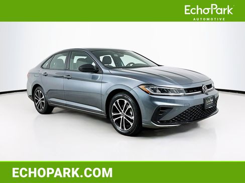 Used 2025 Volkswagen Jetta Sport image 1