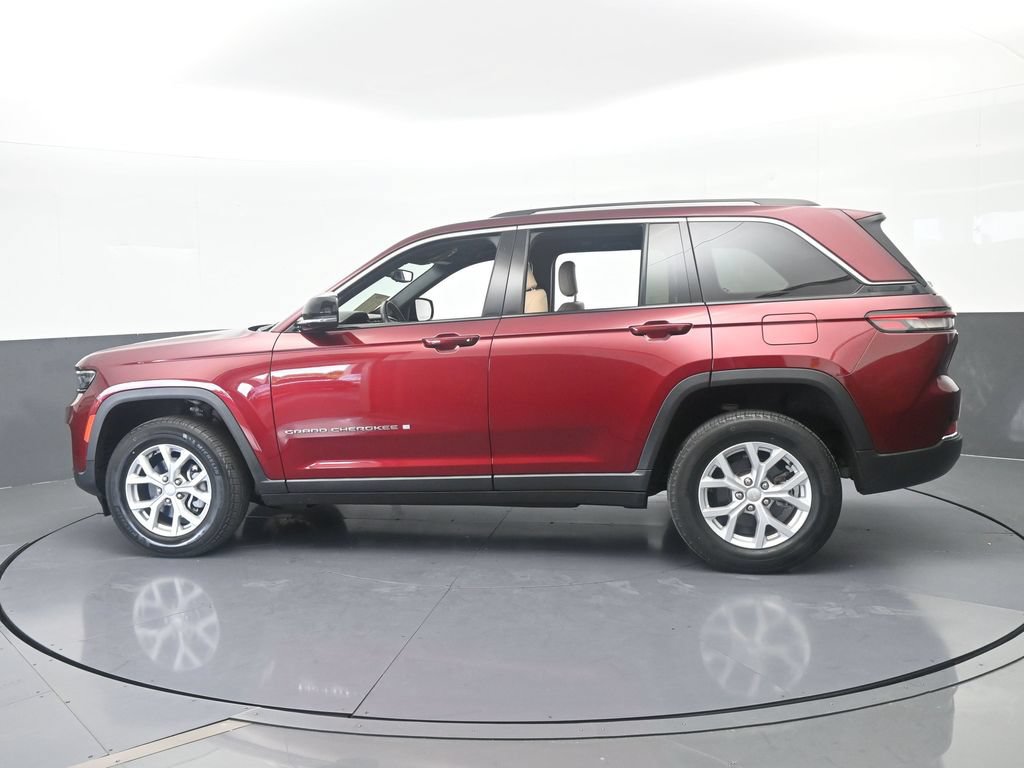 Used 2023 Jeep Grand Cherokee Limited w/ Trailer Tow Prep Group (B) RWD image 3