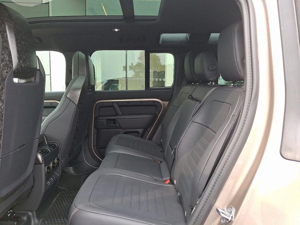 New 2026 Land Rover Defender 110 OCTA AWD/4WD image 6