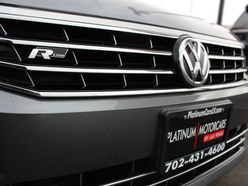 Used 2016 Volkswagen Passat 1.8T R-Line w/ R-Line Lighting Package image 10