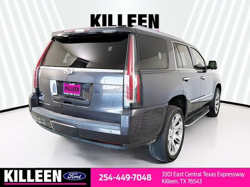 Used 2018 Cadillac Escalade Luxury AWD/4WD image 9