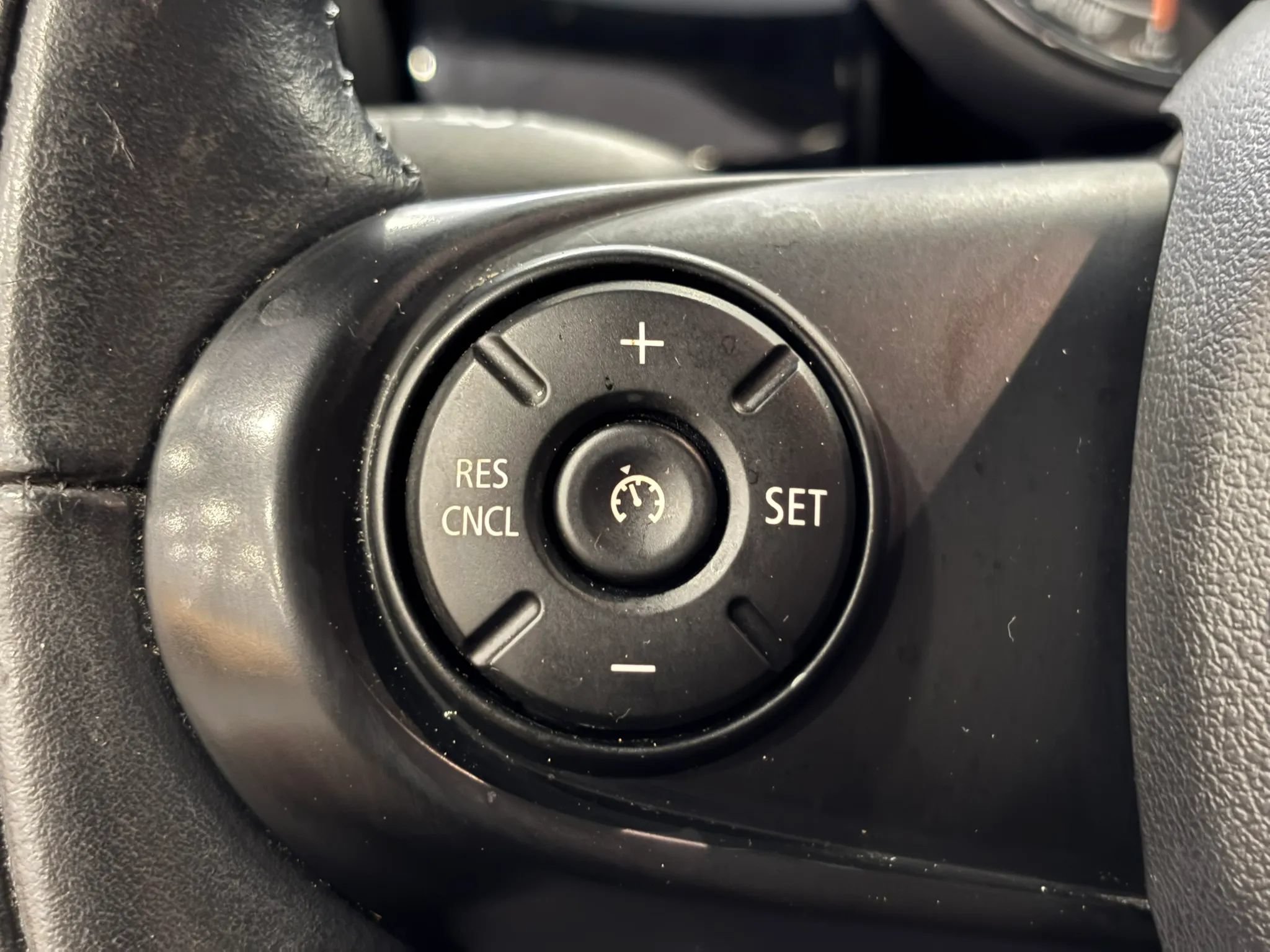 Used 2019 MINI Cooper 2-Door Hardtop w/ Premium Package FWD image 24