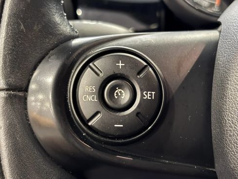 Used 2019 MINI Cooper 2-Door Hardtop w/ Premium Package FWD image 24