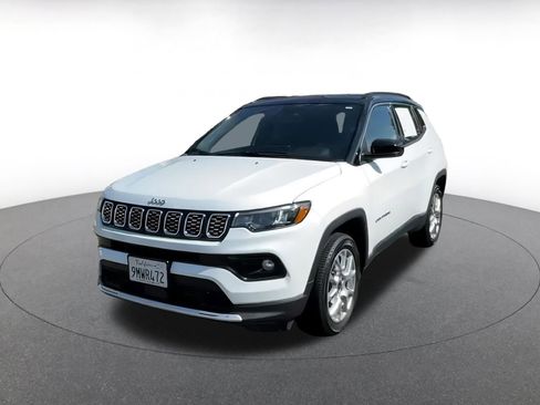 Used 2025 Jeep Compass Limited image 7