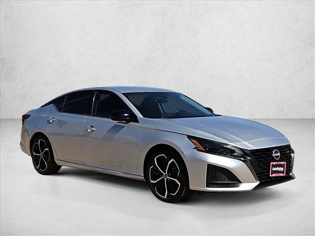 Used 2024 Nissan Altima 2.5 SR FWD image 3