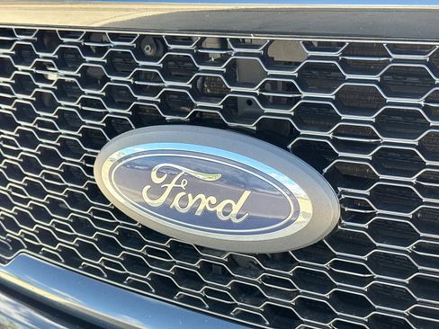 Used 2018 Ford F150 XLT w/ Equipment Group 302A Luxury AWD/4WD image 14