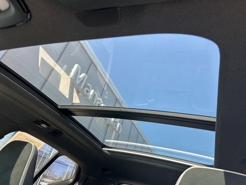 Used 2025 Volvo XC40 B5 Plus image 26