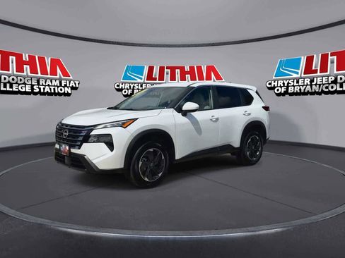 Used 2025 Nissan Rogue SV AWD/4WD image 4