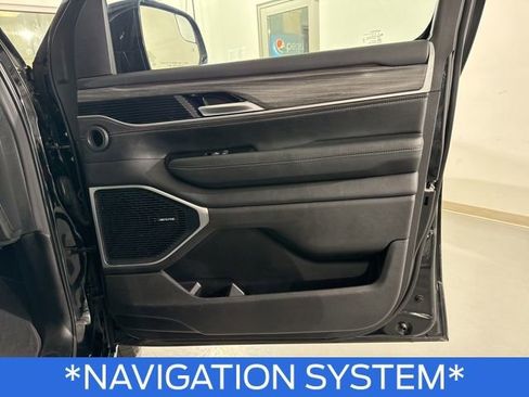 Used 2024 Jeep Wagoneer L Series II image 11