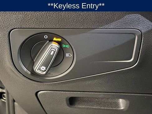 Certified 2024 Volkswagen Tiguan SE image 17